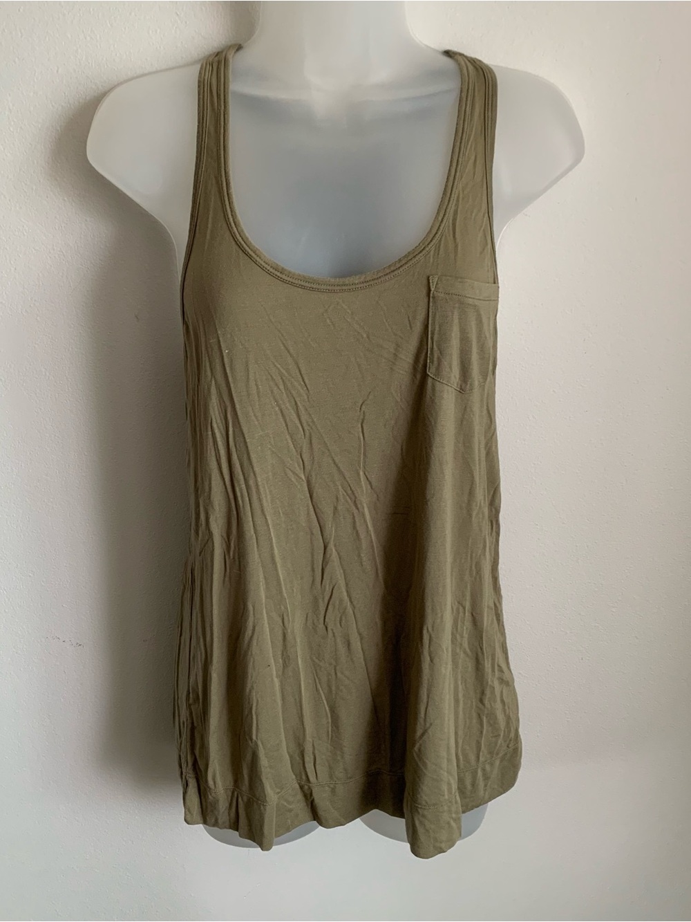 Women's Olive Scoop Neck Pocket Tank Top - Casual Layering